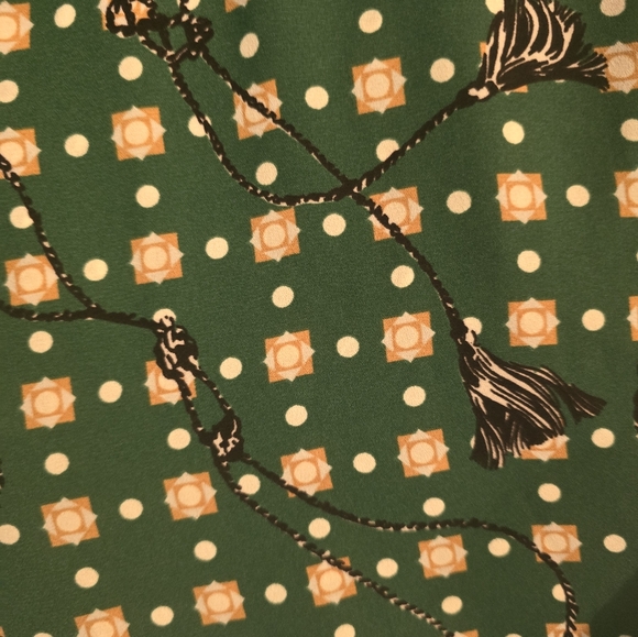 CAbi sz Med, NWT, long sleeve, pull over style, pretty green - Picture 4 of 6